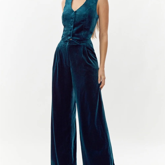 Adelyn Rae Green Jumpsuit - Picture 7 of 7